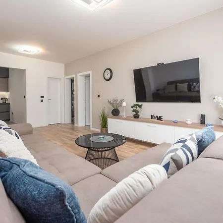 2 Bedroom Beautiful In * Posedarje