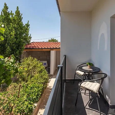 2 Bedroom Beautiful In Tatil Evi *