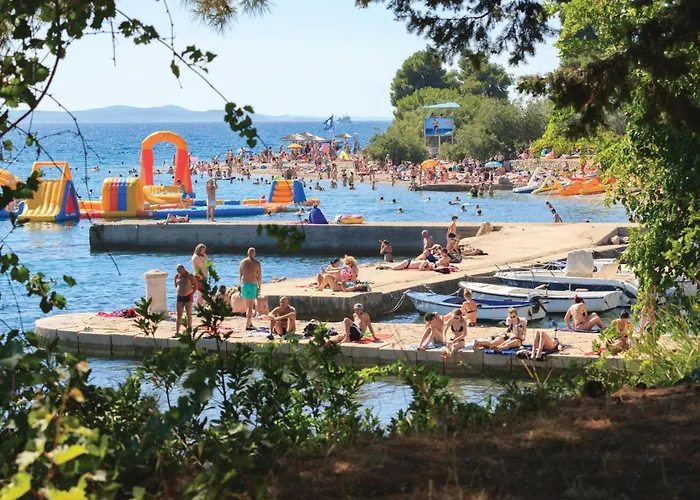 2 Bedroom Beautiful In פוסדריה
