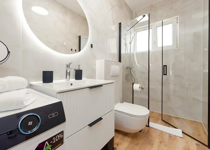 2 Bedroom Beautiful In פוסדריה