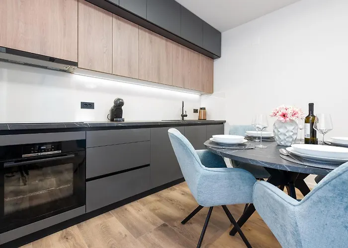 2 Bedroom Beautiful In * פוסדריה