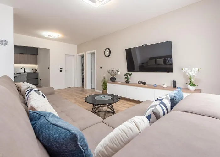 2 Bedroom Beautiful In * פוסדריה