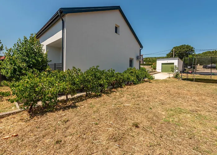 2 Bedroom Beautiful In Hébergement de vacances
