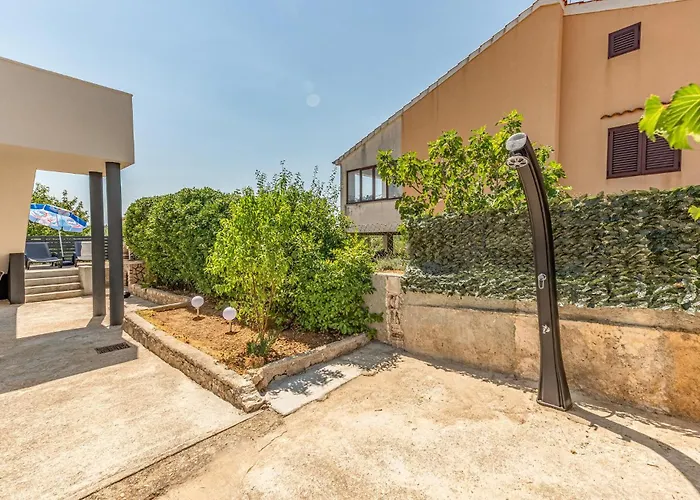2 Bedroom Beautiful In בית נופש פוסדריה