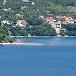 2 Bedroom Beautiful In Vakantiehuis
