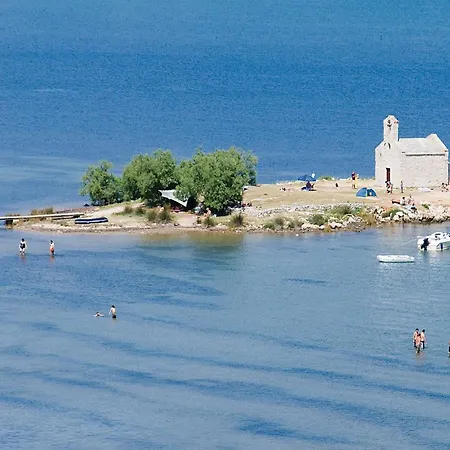 2 Bedroom Beautiful In *