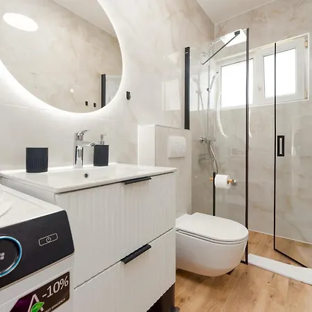 2 Bedroom Beautiful In פוסדריה