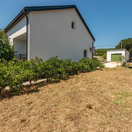 2 Bedroom Beautiful In בית נופש