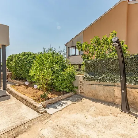 2 Bedroom Beautiful In בית נופש פוסדריה