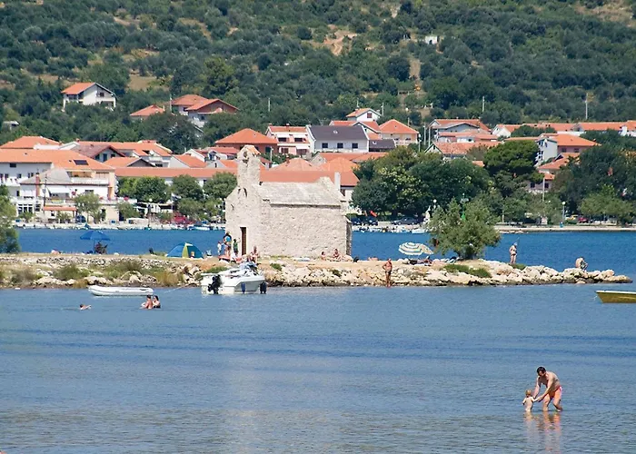 2 Bedroom Beautiful In Vikendica