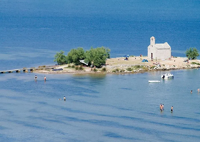 2 Bedroom Beautiful In *